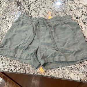 Women’s Maurice’s shorts size Medium